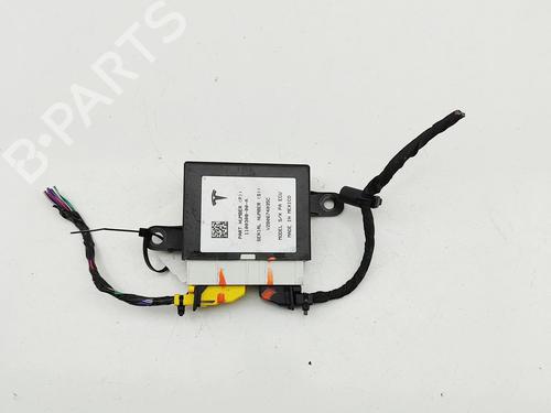 Used Electronic module Electronic module TESLA MODEL X (5YJX) 90D AWD (525 hp) 33382933 33382933