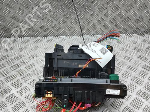 Used Fuse box Fuse box 39073497 39073497