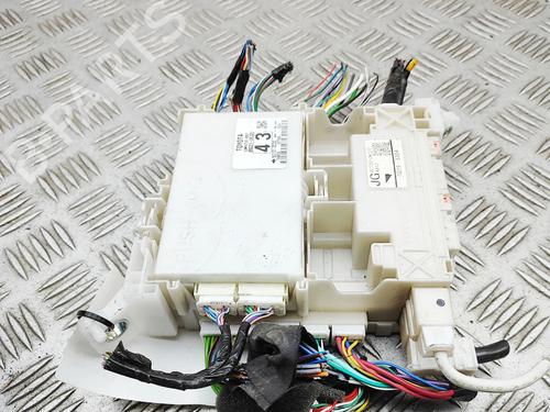 Used Fuse box Fuse box 39244367 39244367