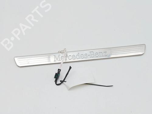 Used Left sideskirt Left sideskirt MERCEDES-BENZ GLA-CLASS (X156) GLA 180 (156.942) (122 hp) 40014458 40014458