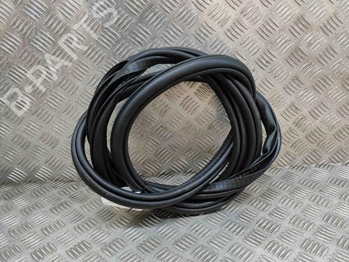 Używane Gumowa uszczelka drzwi VOLVO XC60 II (246) 2.0 B5 Mild-Hybrid (249 hp) 28548663