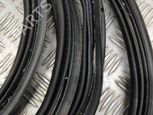 Rubber door seal PORSCHE MACAN (95B) 3.0 S Diesel | BP16535231C142