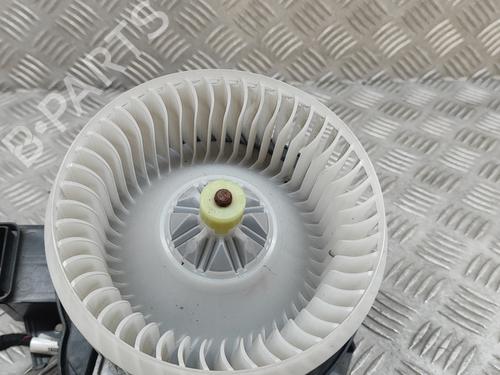 Heater blower motor LAND ROVER RANGE ROVER VELAR (L560) 2.0 D180 TD4 4x4 | BP25615929M62 