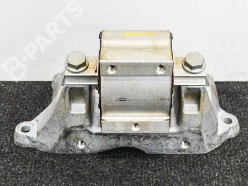 Used Gearbox mount MERCEDES-BENZ C-CLASS (W205) C 220 d 4-matic (205.005) (170 hp) 6747943