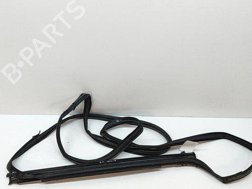 Used Rubber door seal TESLA MODEL X (5YJX) 90D AWD (525 hp) 29042305