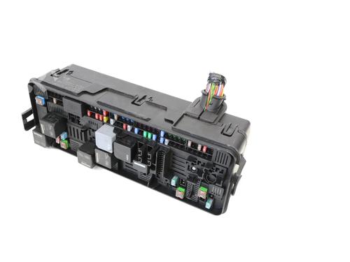 Used Fuse box LAND ROVER DISCOVERY V (L462) 2.0 Sd4 4x4 (241 hp) 32061073