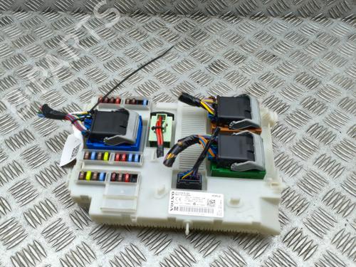 Fuse box VOLVO S60 II (134) D3 | BP39719688E1 - Image 2