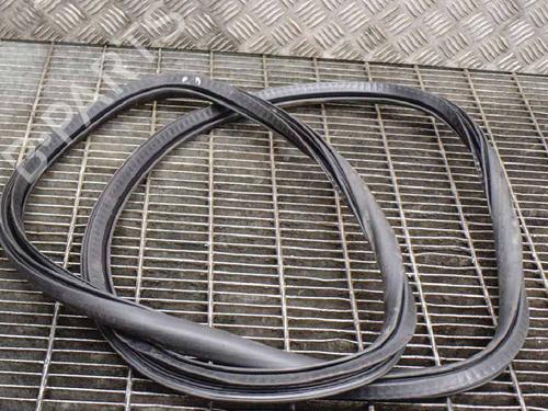 Used Rubber door seal VOLVO V40 Hatchback (525) D2 (120 hp) 14612790