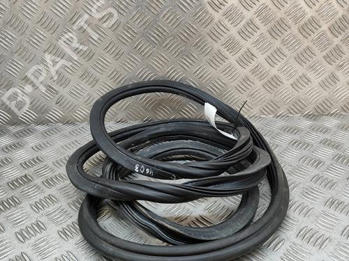 Used Rubber door seal PORSCHE MACAN (95B) 3.0 S Diesel (211 hp) 20232155