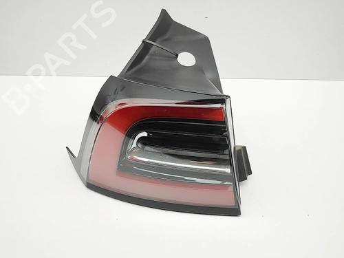 Left taillight TESLA MODEL Y (5YJY) Long Range All-wheel Drive | BP38782601C34 - Image 2