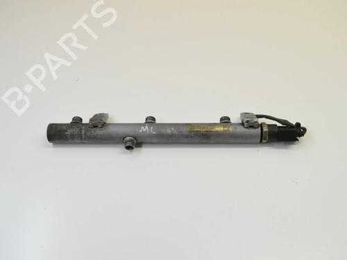 Used Injection rail MERCEDES-BENZ M-CLASS (W164) ML 320 CDI 4-matic (218 hp) 30220072