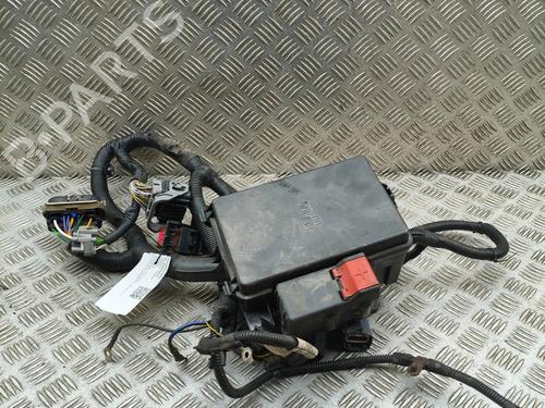 Used Fuse box Fuse box 39566263 39566263
