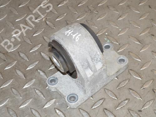 Used Gearbox mount Gearbox mount LAND ROVER RANGE ROVER SPORT II (L494) 3.0 SDV6 4x4 (306 hp) 33345684 33345684