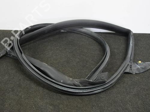 Used Rubber door seal TESLA MODEL 3 (5YJ3) EV AWD (351 hp) 27748427