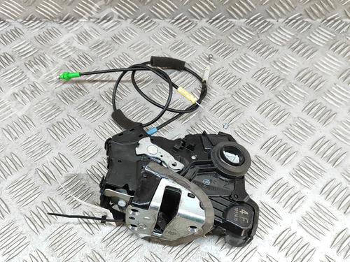 front-right-lock-lexus-ct-zwa10_-2010-24307252 main image