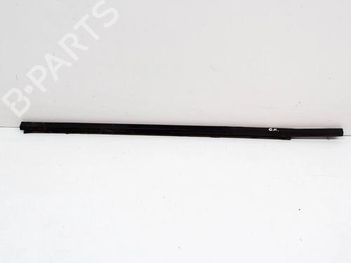 Dørliste Dørliste LAND ROVER DISCOVERY III (L319) 2.7 TD 4x4 (190 hp) 14631735 14631735