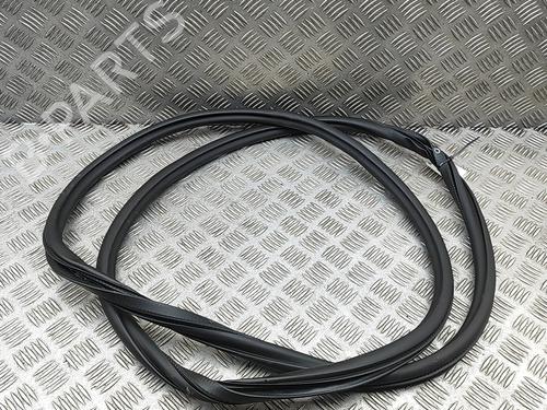 Used Rubber door seal VW TOUAREG (CR7, RC8) 3.0 eHybrid 4motion (381 hp) 31113046