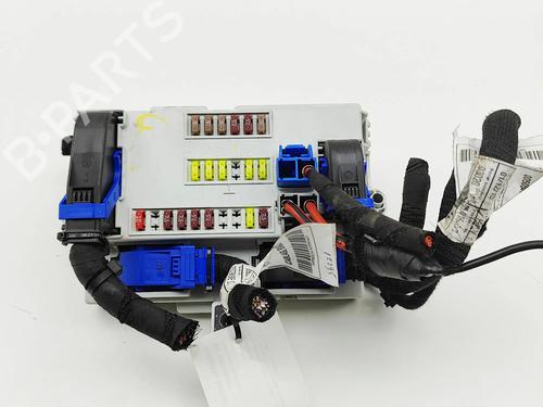 Used Fuse box Fuse box 38162739 38162739
