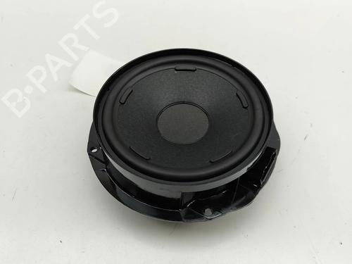 speaker-audi-q4-e-tron-suv-f4b-2020-33373939 main image