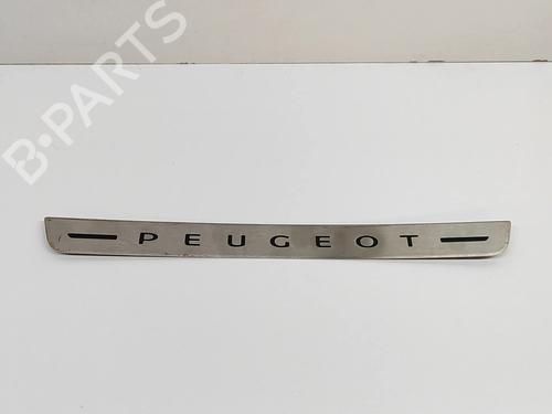 Used Step Step PEUGEOT 2008 II (UD_, US_, UY_, UJ_, UR_, UC_) e-2008 (UKZKXZ) (136 hp) 36044429 36044429