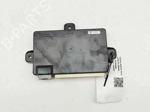 Used Electronic module Electronic module TESLA MODEL X (5YJX) 90D AWD (525 hp) 33382925 33382925
