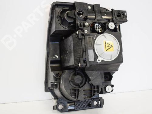 Left headlight LAND ROVER DISCOVERY III (L319) 2.7 TD 4x4 | BP7740710C28 