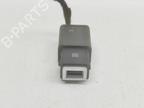 Used Electronic module Electronic module PEUGEOT 2008 II (UD_, US_, UY_, UJ_, UR_, UC_) e-2008 (UKZKXZ) (136 hp) 34560618 34560618