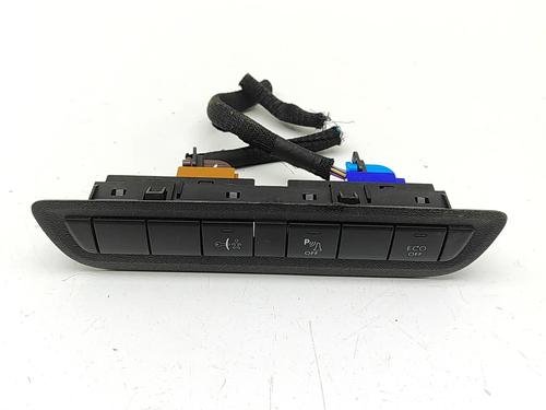 Used Switch Switch PEUGEOT 2008 I (CU_) 1.2 THP 110 / PureTech 110 (110 hp) 33377253 33377253