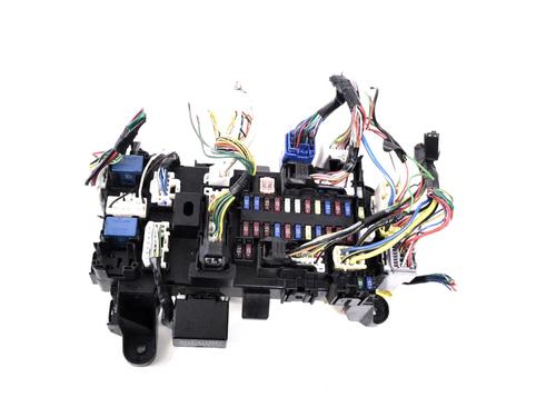 Used Fuse box SUZUKI GRAND VITARA II (JT, TE, TD) 1.9 DDiS All-wheel Drive (JT419, TD44, JB419WD, JB419XD,... (129 hp) 30217307