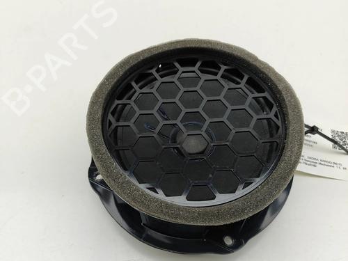 speaker-skoda-karoq-nu7-nd7-2017-33372978 main image