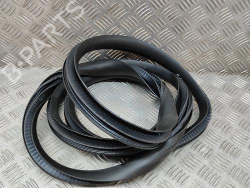 Rubber door seal TESLA MODEL Y (5YJY) EV Performance All-wheel Drive | BP30394175C142