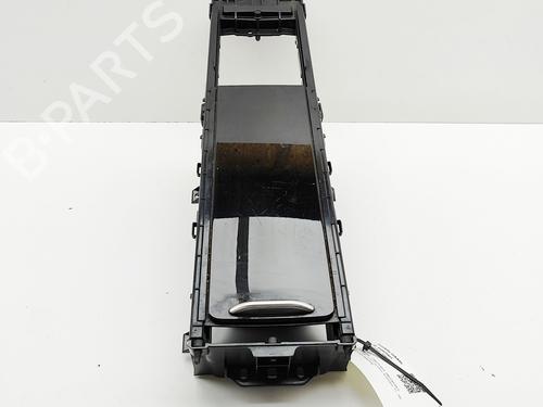 Used Cup/Object holder LAND ROVER DISCOVERY V (L462) 3.0 Td6 4x4 (258 hp) 30130789