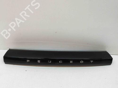 Friso tampa da mala PEUGEOT 2008 II (UD_, US_, UY_, UJ_, UR_, UC_) e-2008 (UKZKXZ) (136 hp) 27778347