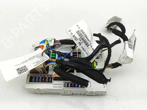 Used Fuse box Fuse box 33962498 33962498