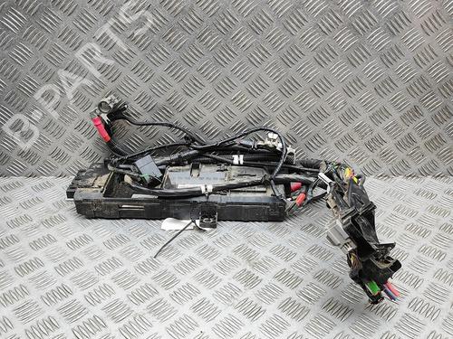 Used Fuse box Fuse box 37642774 37642774