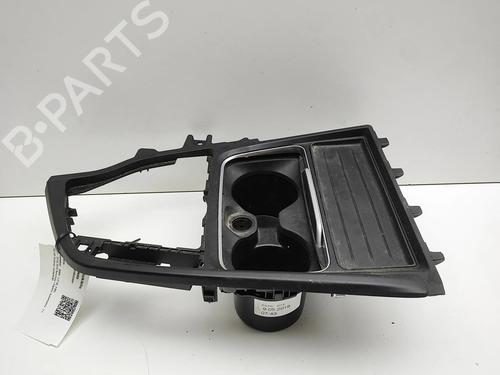 Kopholder/Genstandsholder Kopholder/Genstandsholder BMW 3 (F30, F80) 330 e (252 hp) 36644664 36644664