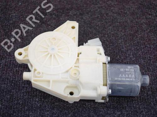 Used Right front window motor MERCEDES-BENZ GLA-CLASS (X156) GLA 200 (156.943) (156 hp) 6748292