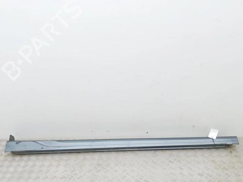 Used Right sideskirt Right sideskirt 39472497 39472497