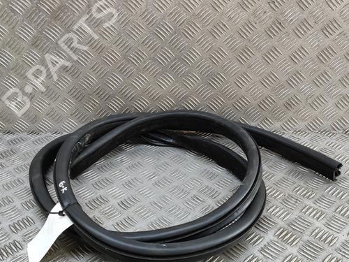 Used Rubber door seal JAGUAR F-PACE (X761) 2.0 P400e Plug-in Hybrid (404 hp) 28275604