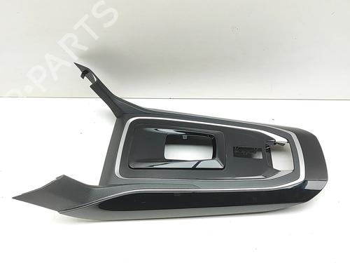 Used Middle console PEUGEOT 308 SW II (LC_, LJ_, LR_, LX_, L4_) 1.5 BlueHDi 130 (131 hp) 31339259