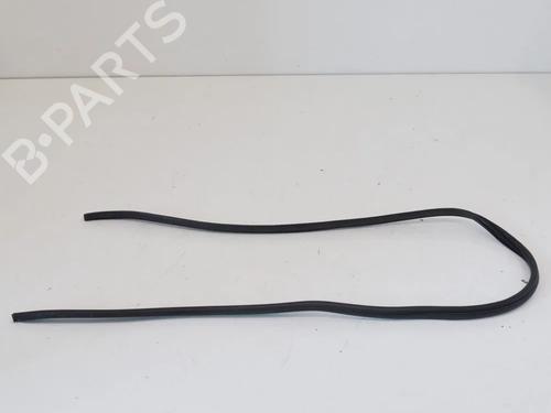 Used Rubber door seal Rubber door seal TOYOTA YARIS (_P13_) 1.5 Hybrid (NHP130_, NHP130) (101 hp) 14667634 14667634