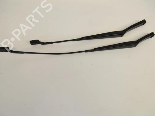 Used Front windshield wiper arm Front windshield wiper arm VW GOLF VII (5G1, BQ1, BE1, BE2) 1.4 GTE Hybrid (204 hp) 33367320 33367320