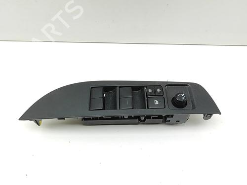 Used Right front window switch TOYOTA COROLLA Estate (_E21_) 1.8 Hybrid (ZWE211) (98 hp) 29812667