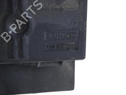 Fuse box VW PASSAT B7 (362) 1.6 TDI | BP33357672E1  - Image 5