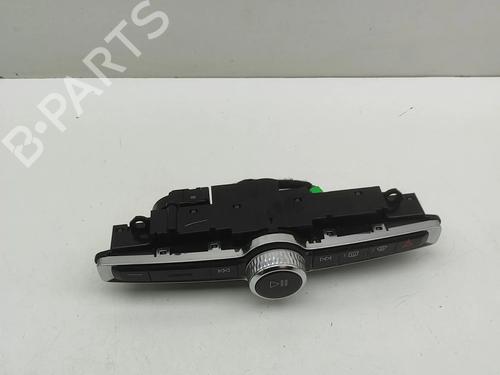 switch-volvo-v60-ii-225-2018-33392586 main image