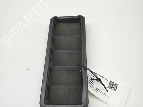 grille-jaguar-xe-x760-2015-36565018 main image