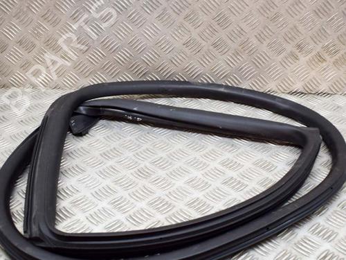 Used Rubber door seal MASERATI LEVANTE SUV (M161) 3.0 Q4 (350 hp) 15376608