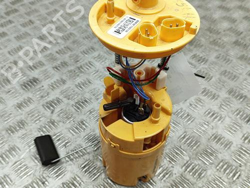 Used Fuel pump BMW X5 (F15, F85) xDrive 40 d (313 hp) 19744210