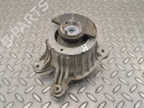 Used Engine mount Engine mount MERCEDES-BENZ C-CLASS (W205) C 250 BlueTEC / d (205.008, 205.006) (204 hp) 33352949 33352949