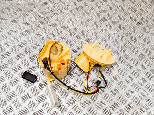 Used Fuel pump JAGUAR F-PACE (X761) 2.0 TD4 AWD (180 hp) 10735370